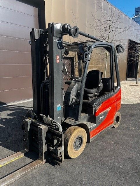 Linde E25-01 Elektro 4 Rad-Stapler www.ihgroup.be Linde E25-01 Elektro 4 Rad-Stapler www.ihgroup.be