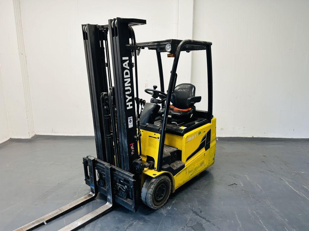 Hyundai 15BT-9 Elektro 3 Rad-Stapler www.isfort.com