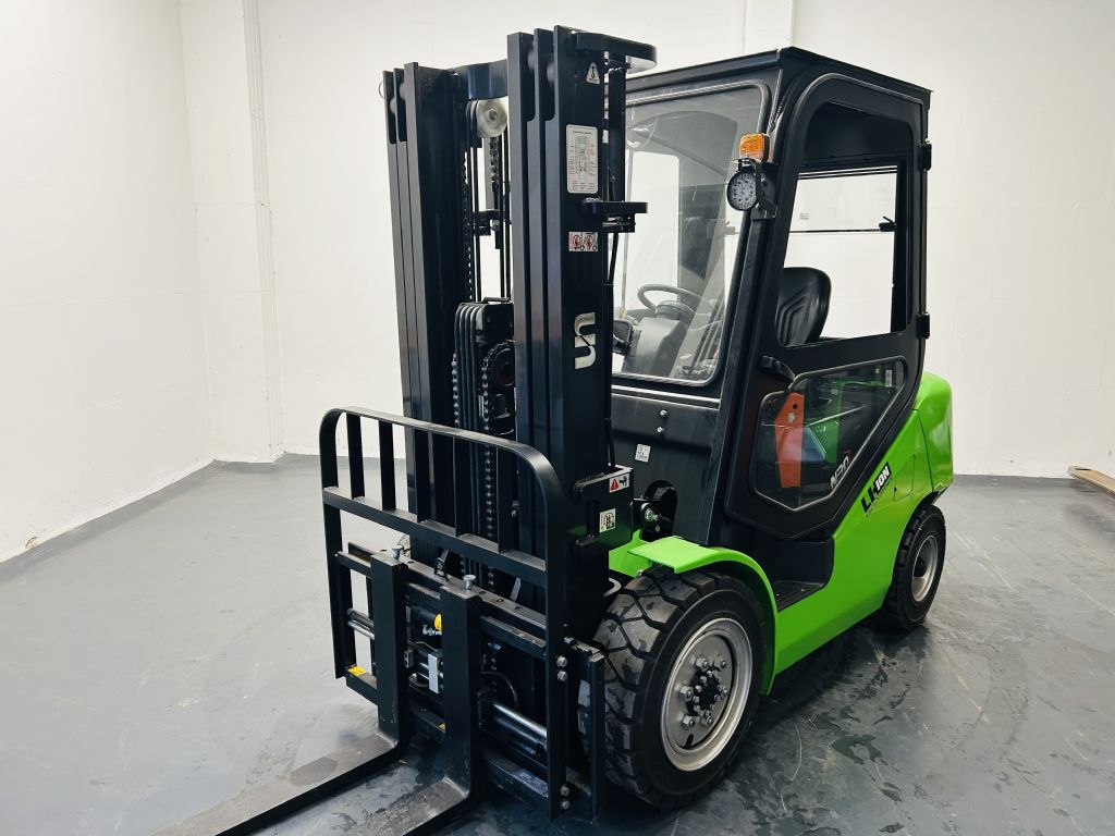 UN Forklift FB30 Electric 4-wheel forklift www.isfort.com