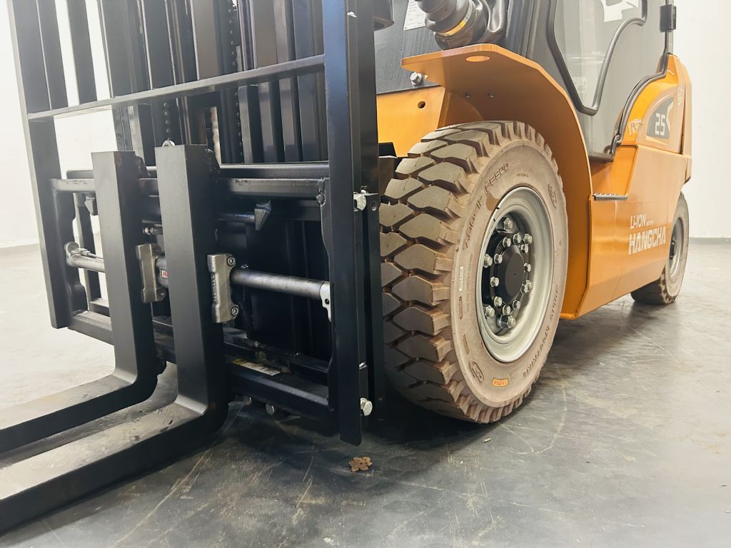 HC Hangcha CPD25-XEY2-SI Electric 4-wheel forklift www.isfort.com HC Hangcha CPD25-XEY2-SI Electric 4-wheel forklift www.isfort.com