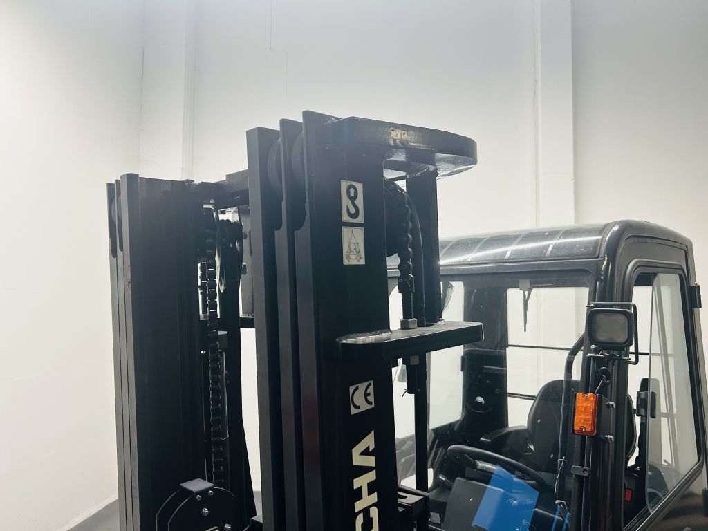 HC Hangcha CPD25-XEY2-SI Electric 4-wheel forklift www.isfort.com HC Hangcha CPD25-XEY2-SI Electric 4-wheel forklift www.isfort.com