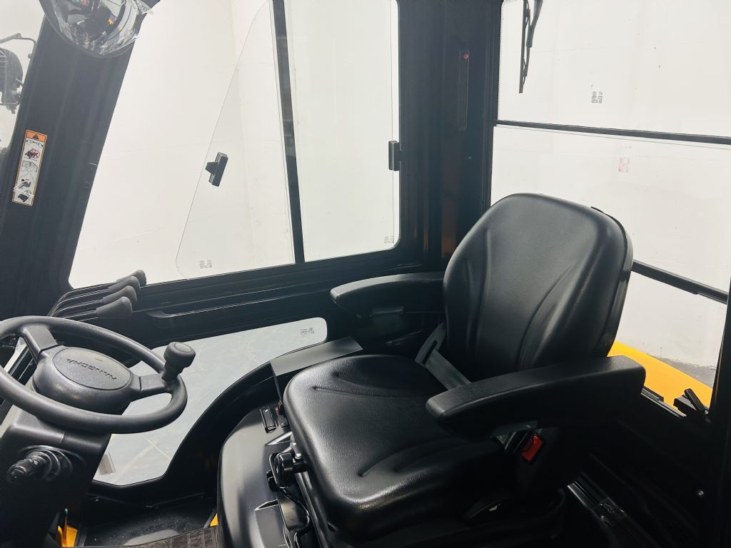 HC Hangcha CPD25-XEY2-SI Electric 4-wheel forklift www.isfort.com HC Hangcha CPD25-XEY2-SI Electric 4-wheel forklift www.isfort.com