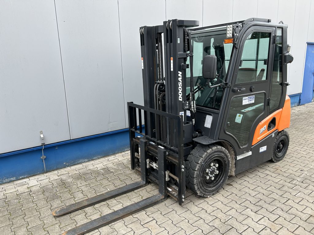 Doosan D30NXP Diesel Forklift www.isfort.com