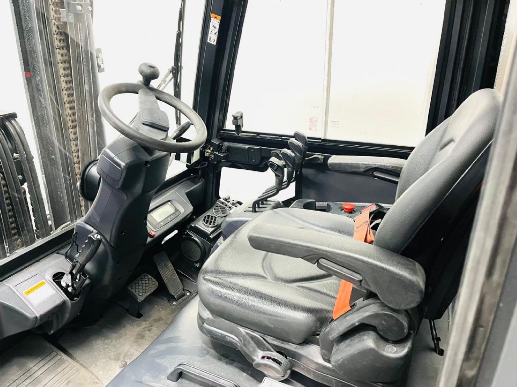 Doosan B50X-7 Electric 4-wheel forklift www.isfort.com Doosan B50X-7 Electric 4-wheel forklift www.isfort.com