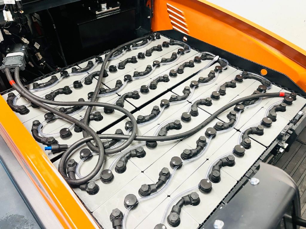 Doosan B50X-7 Electric 4-wheel forklift www.isfort.com Doosan B50X-7 Electric 4-wheel forklift www.isfort.com