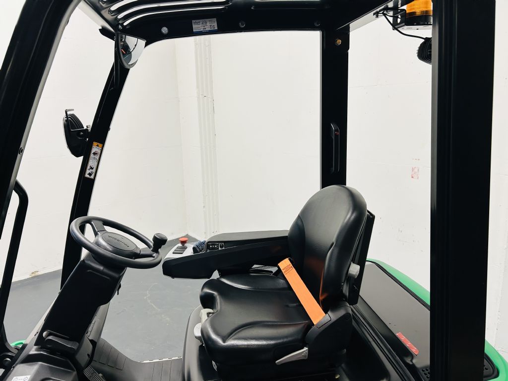 Hangcha CPD25-XCY2-SI Elektro 4 Rad-Stapler www.isfort.com Hangcha CPD25-XCY2-SI Elektro 4 Rad-Stapler www.isfort.com