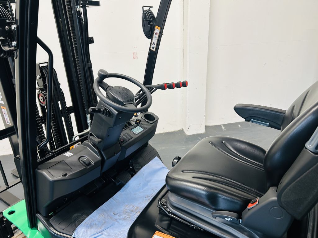 Hangcha CPD18-XCY2-SI Elektro 4 Rad-Stapler www.isfort.com Hangcha CPD18-XCY2-SI Elektro 4 Rad-Stapler www.isfort.com