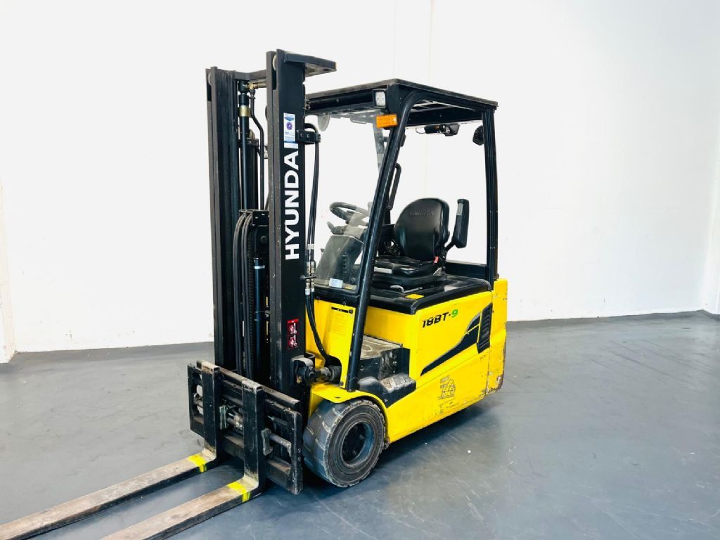 Hyundai 18BT-9 Elektro 3 Rad-Stapler www.isfort.com