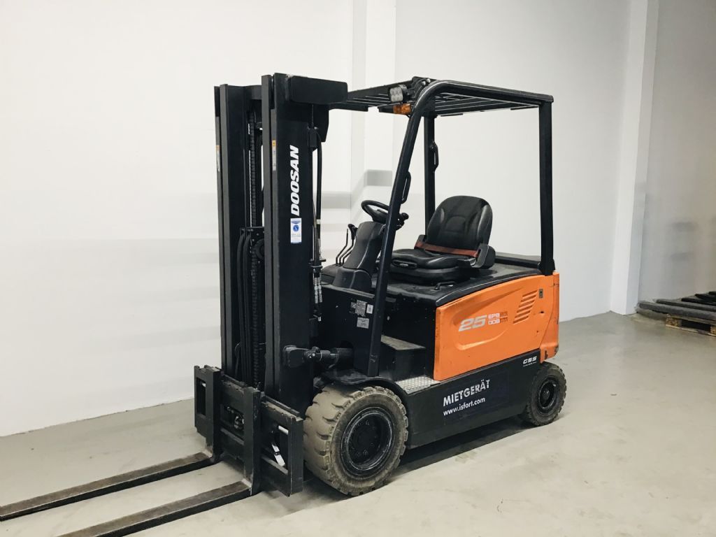 Doosan B25X-7 Elektro 4 Rad-Stapler www.isfort.com