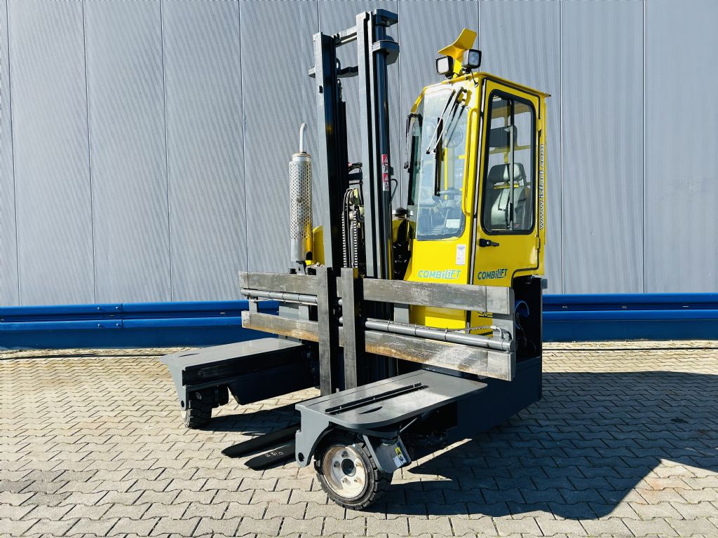Combilift C2500 Four-way reachtruck www.isfort.com
