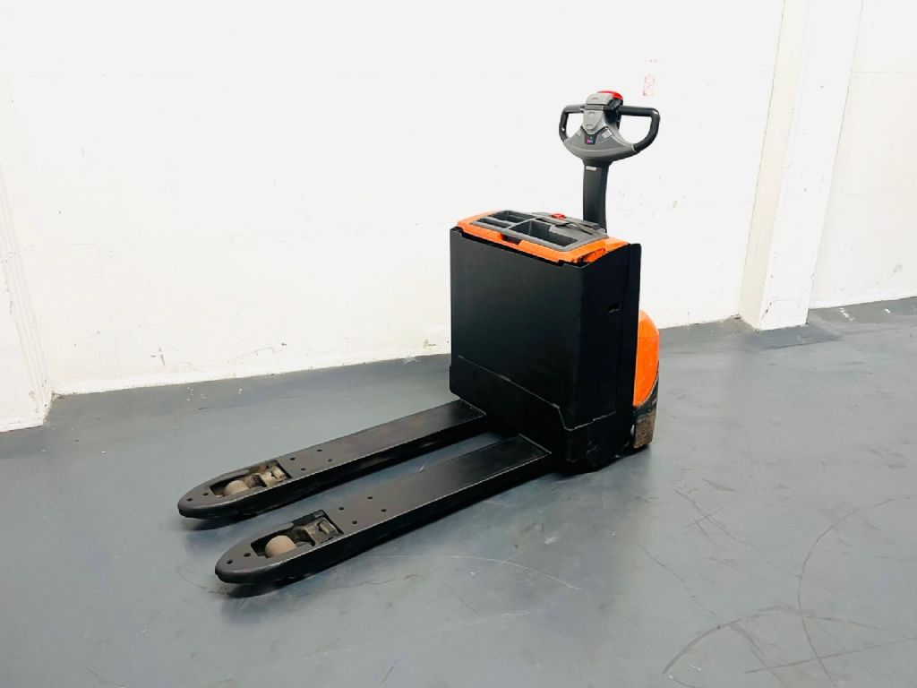 BT LWE 200 Niederhubwagen www.hanselmann.de