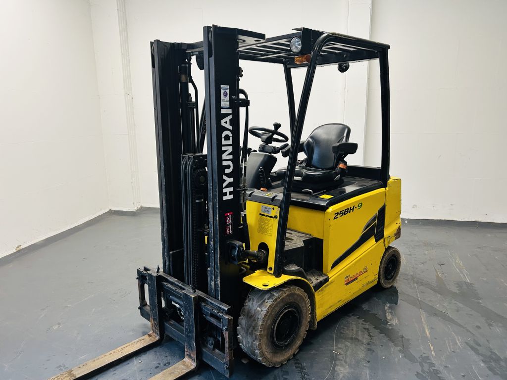 Hyundai 25BH-9 Elektro 4 Rad-Stapler www.isfort.com
