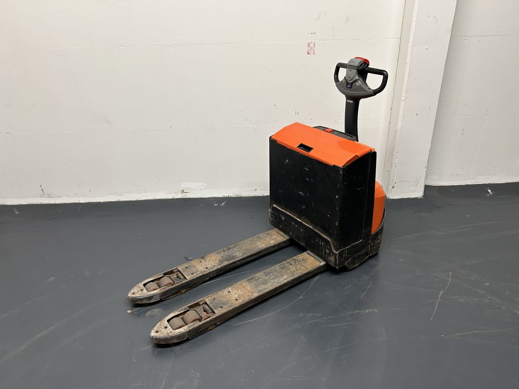 BT LWE200 Electric Pallet Truck www.isfort.com