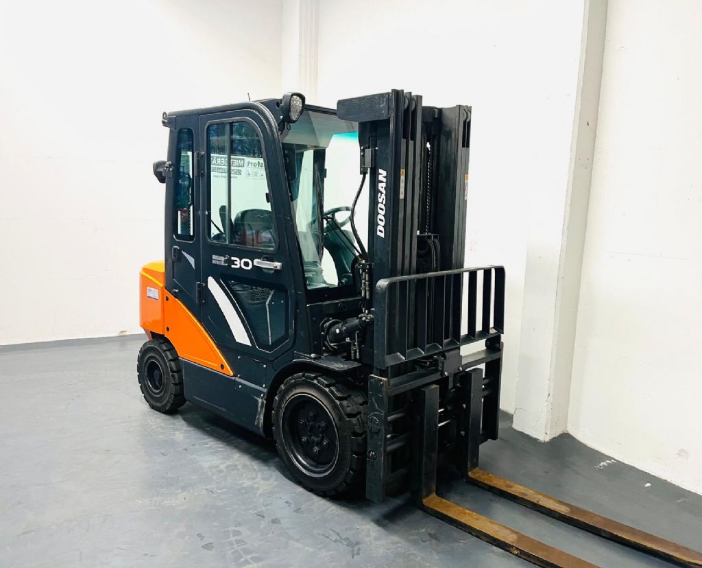 Doosan D30S-7 Diesel Forklift www.isfort.com Doosan D30S-7 Diesel Forklift www.isfort.com