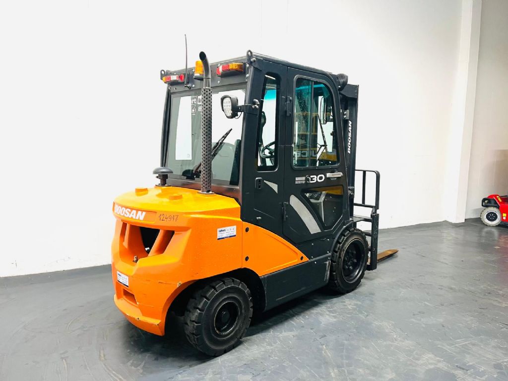 Doosan D30S-7 Diesel Forklift www.isfort.com Doosan D30S-7 Diesel Forklift www.isfort.com