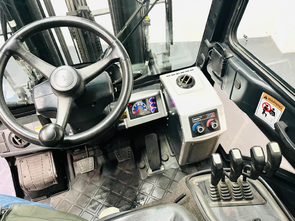 Doosan D30S-7 Diesel Forklift www.isfort.com Doosan D30S-7 Diesel Forklift www.isfort.com