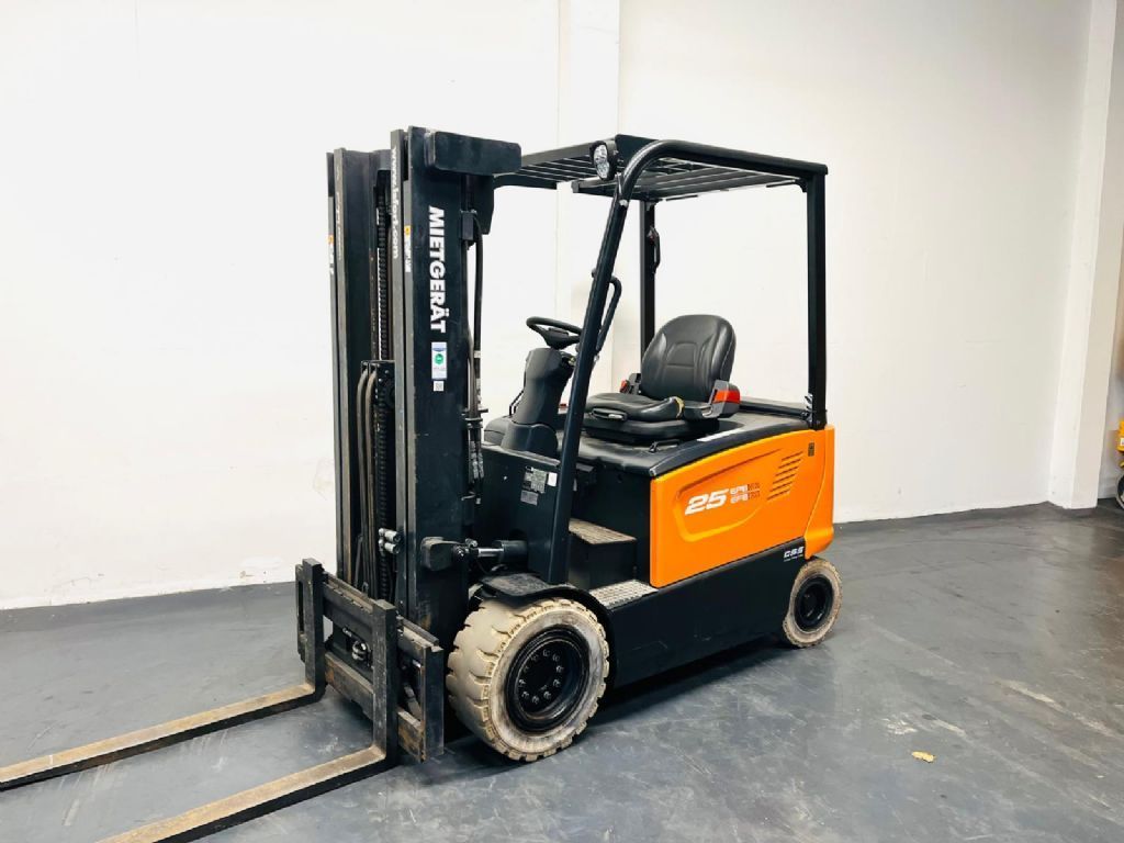 Doosan B25X-7 Plus Electric 4-wheel forklift www.isfort.com