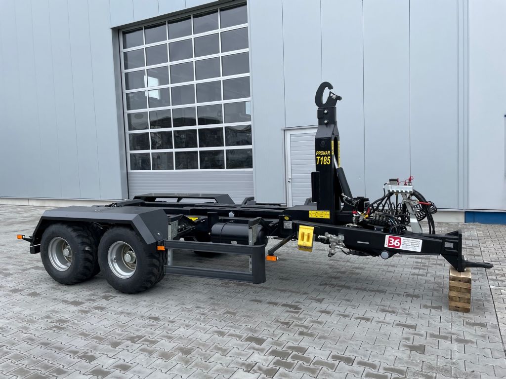 Pronar Hakenlift T185 (15t) Industrial trailers www.isfort.com Pronar Hakenlift T185 (15t) Industrial trailers www.isfort.com