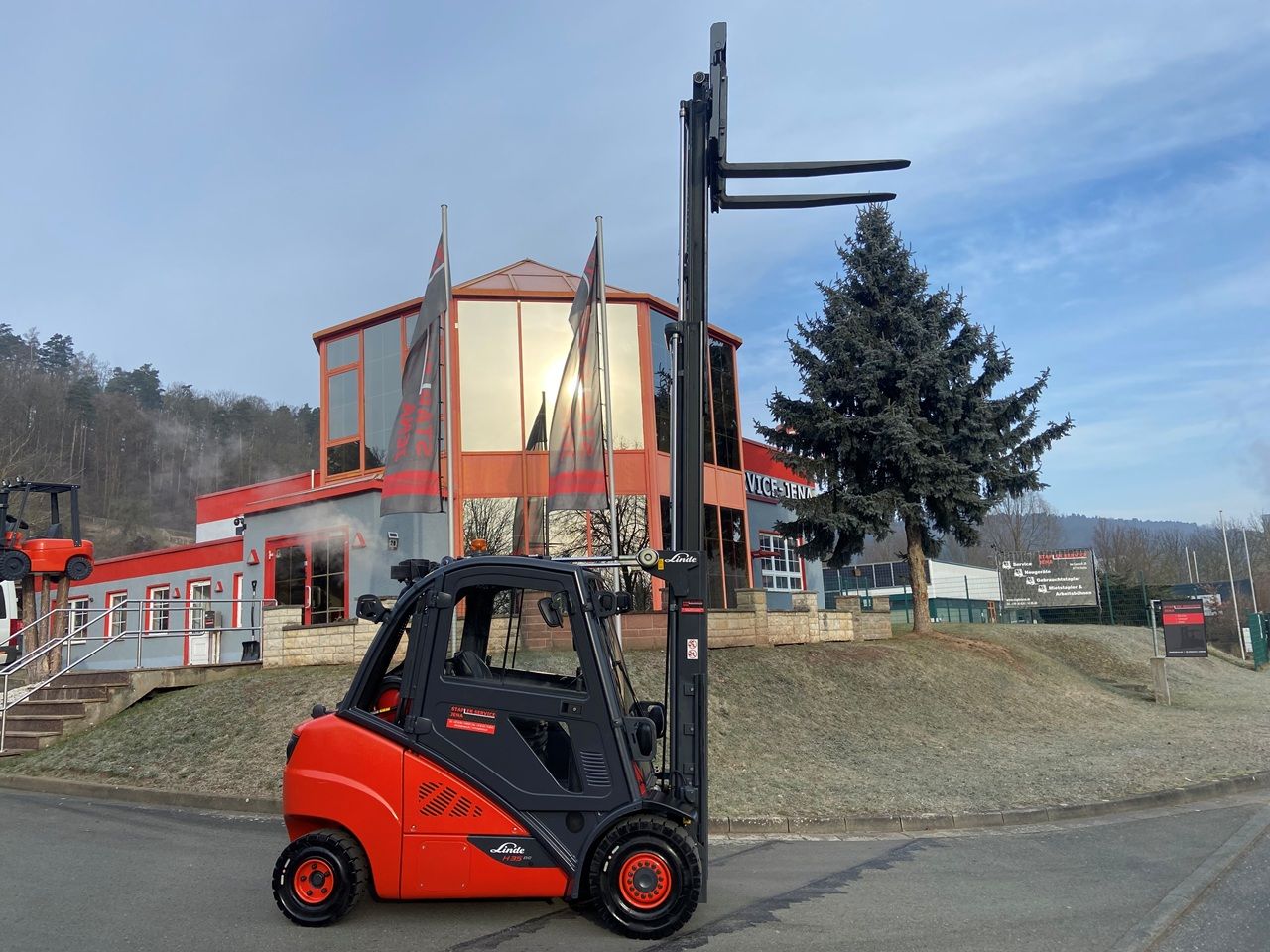 Linde H 35 T-02 Treibgasstapler www.sbstapler.ch