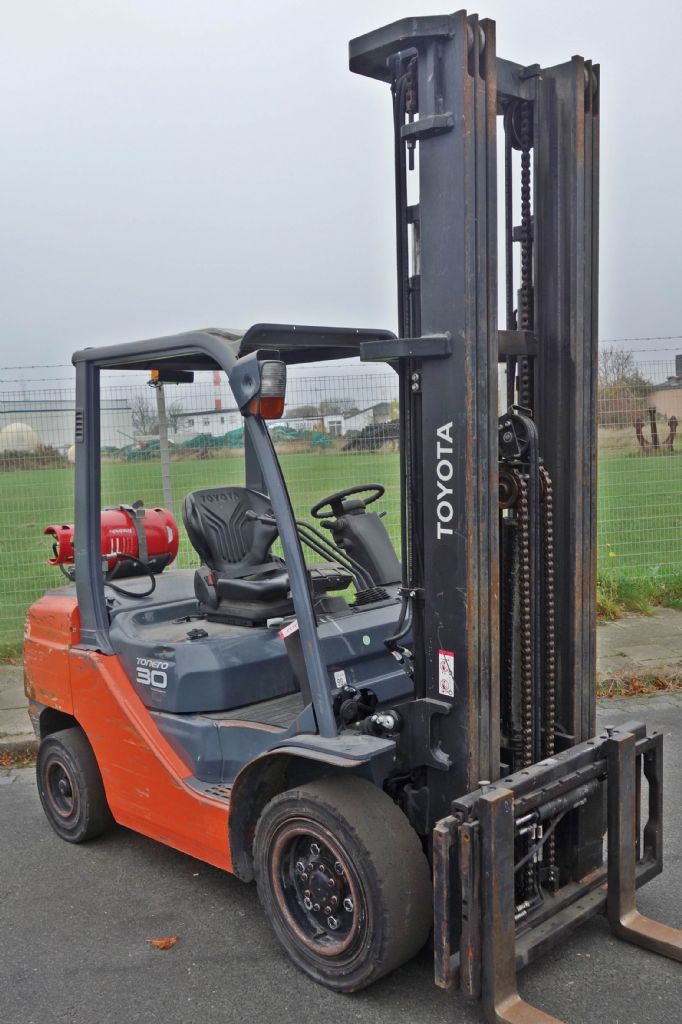 Toyota 02-8FGF30 Treibgasstapler www.kb-stapler.com