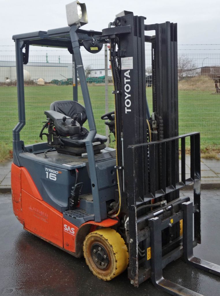 Toyota 8FBEK 16 T Elektro 3 Rad-Stapler www.kb-stapler.com