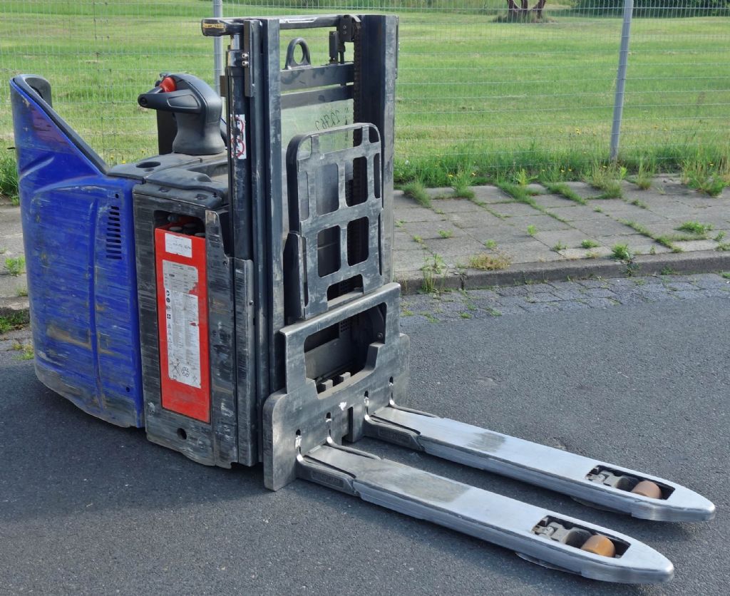 Linde D 12 SP Deichselstapler www.kb-stapler.com Linde D 12 SP Deichselstapler www.kb-stapler.com