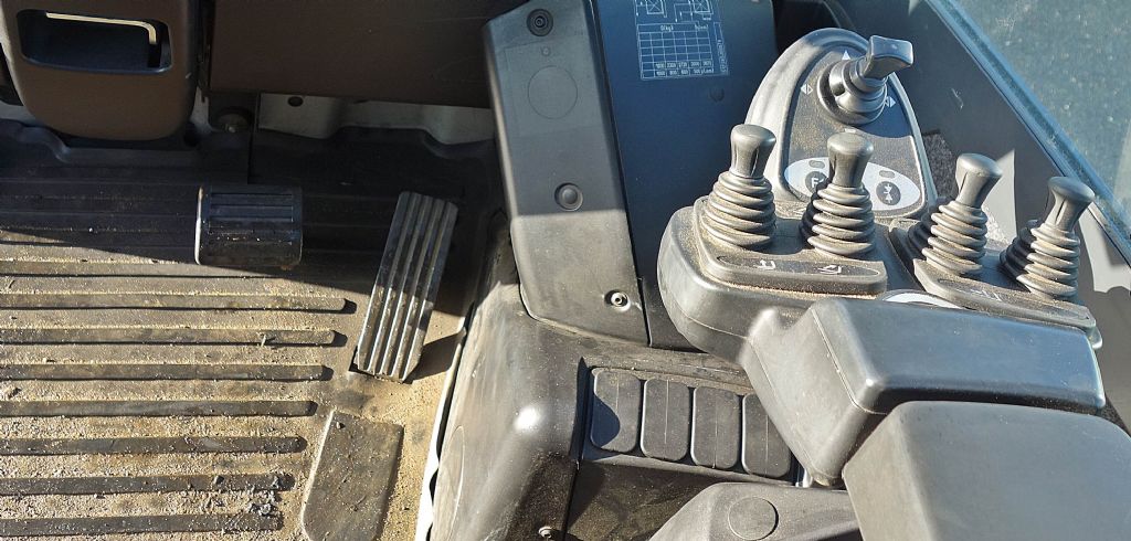 Still RX 70-30 Dieselstapler www.kb-stapler.com Still RX 70-30 Dieselstapler www.kb-stapler.com