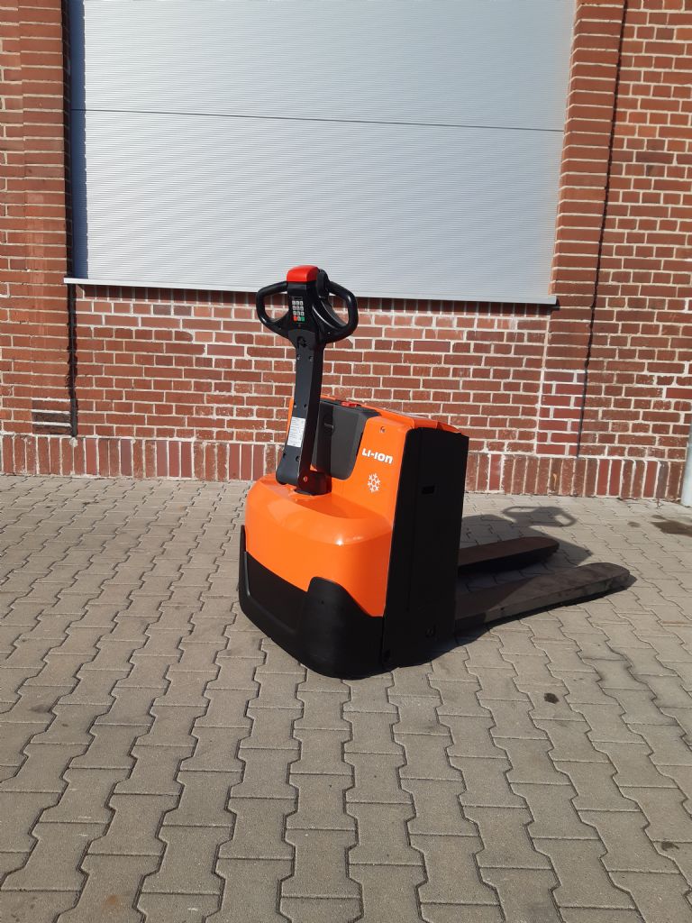 BT-LWE160 (Lithium ION)-Niederhubwagen www.kirchner-gabelstapler.de