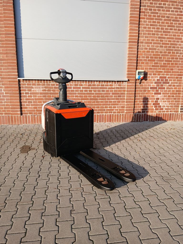 BT-LPE200-Niederhubwagen-www.kirchner-gabelstapler.de