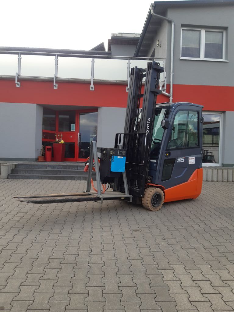 Toyota 8FBE20T (Lithium ION) Elektro 3 Rad-Stapler kirchnerpartner.de