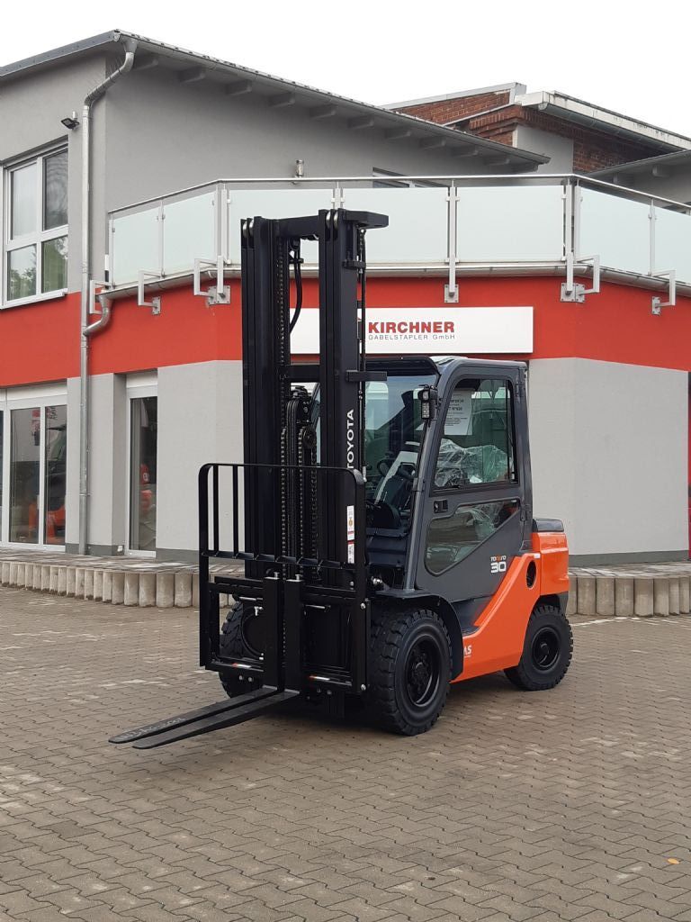 Toyota 52-8FDF30 Dieselstapler kirchnerpartner.de