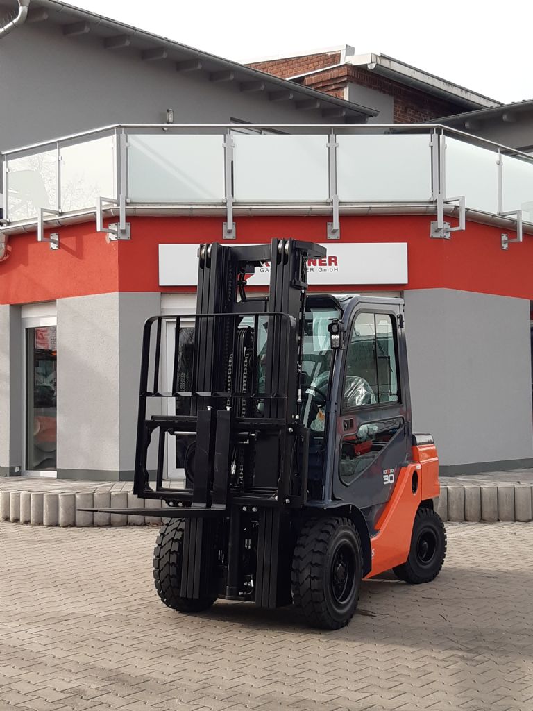 Toyota 52-8FDF30 Dieselstapler kirchnerpartner.de