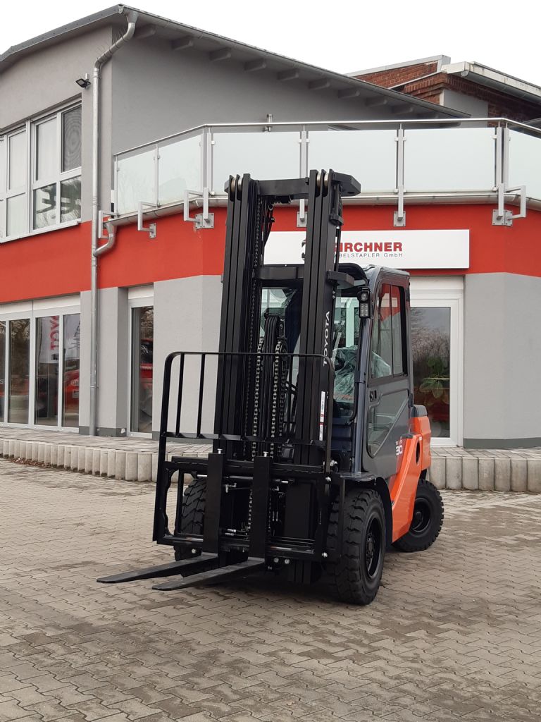 Toyota 52-8FDF30 Dieselstapler kirchnerpartner.de