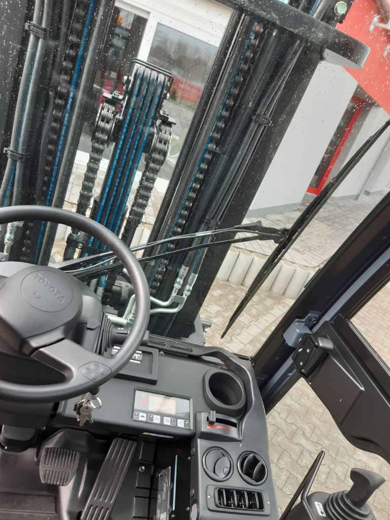 Toyota 8FD50F Dieselstapler kirchnerpartner.de