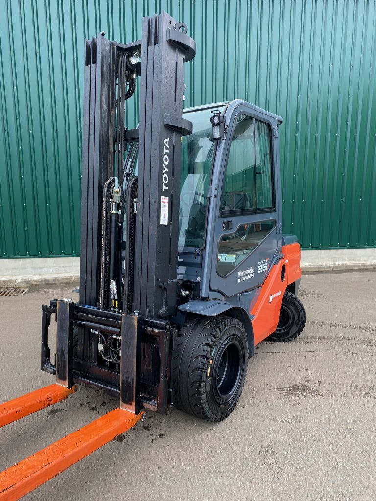 Toyota 06-8FDJ35F Dieselstapler kirchnerpartner.de