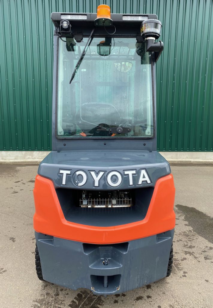 Toyota 06-8FDJ35F Dieselstapler kirchnerpartner.de