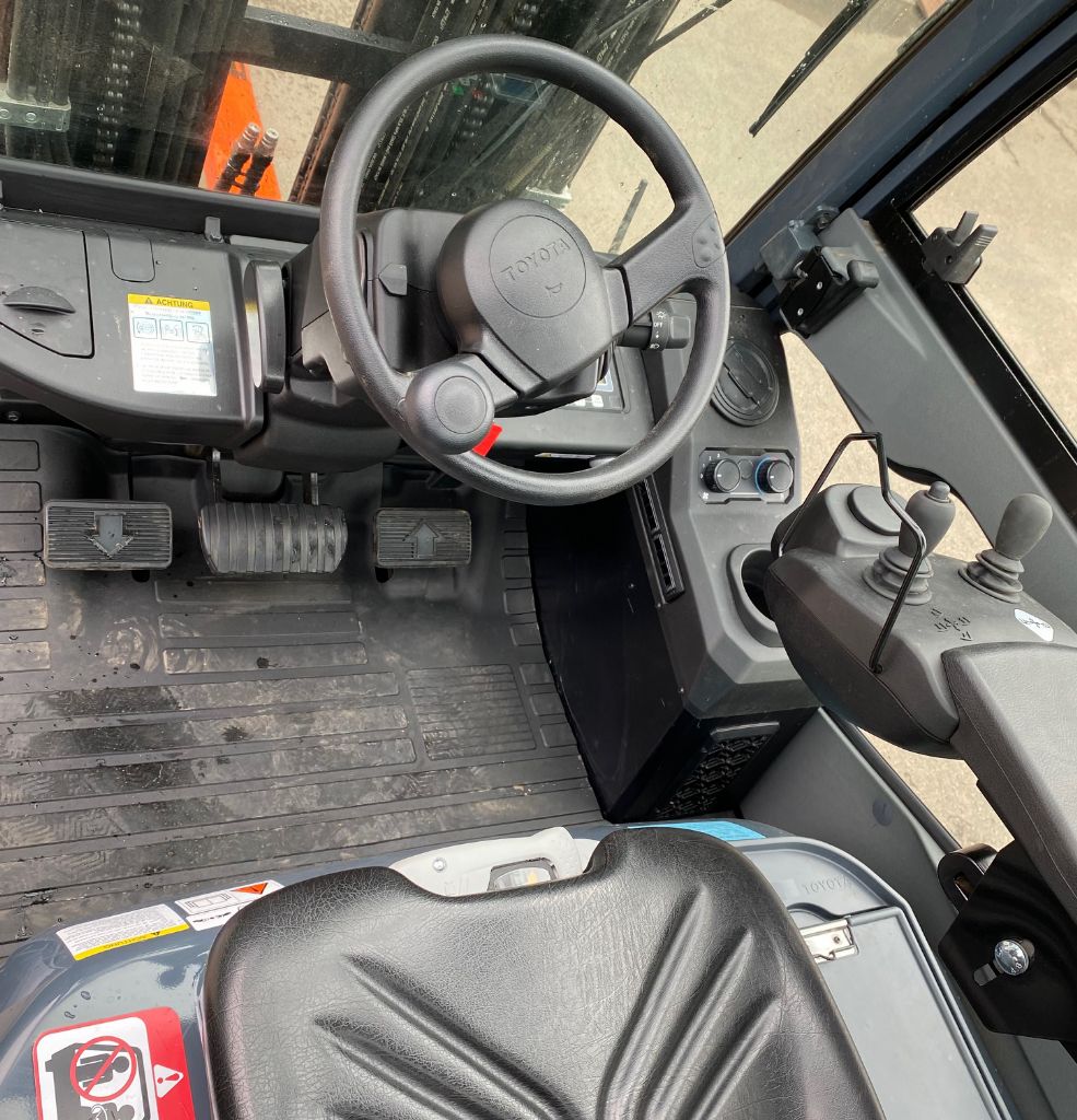 Toyota 06-8FDJ35F Dieselstapler kirchnerpartner.de