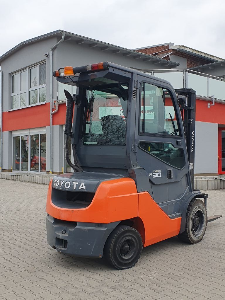Toyota 52-8FDF30 Dieselstapler kirchnerpartner.de