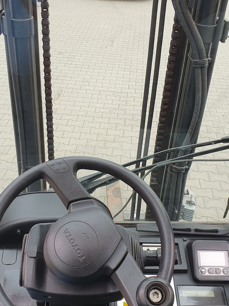 Toyota 52-8FDF30 Dieselstapler kirchnerpartner.de