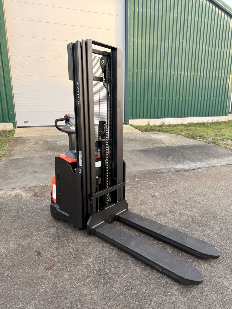 Toyota SWE140L Hochhubwagen kirchnerpartner.de