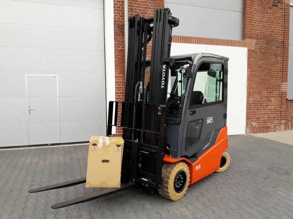 Toyota 8FBMKT30 Elektro 4 Rad-Stapler kirchnerpartner.de