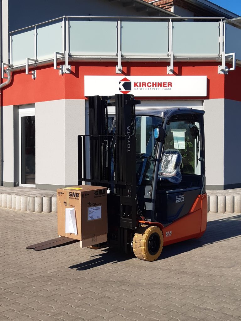 Toyota-8FBE20T-Elektro 3 Rad-Stapler www.kirchner-gabelstapler.de