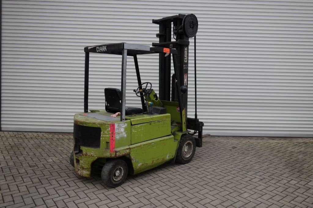 Clark EPM25N Elektro 4 Rad-Stapler kirchnerpartner.de