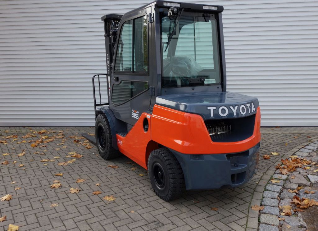 Toyota 8FDJF35 Dieselstapler kirchnerpartner.de