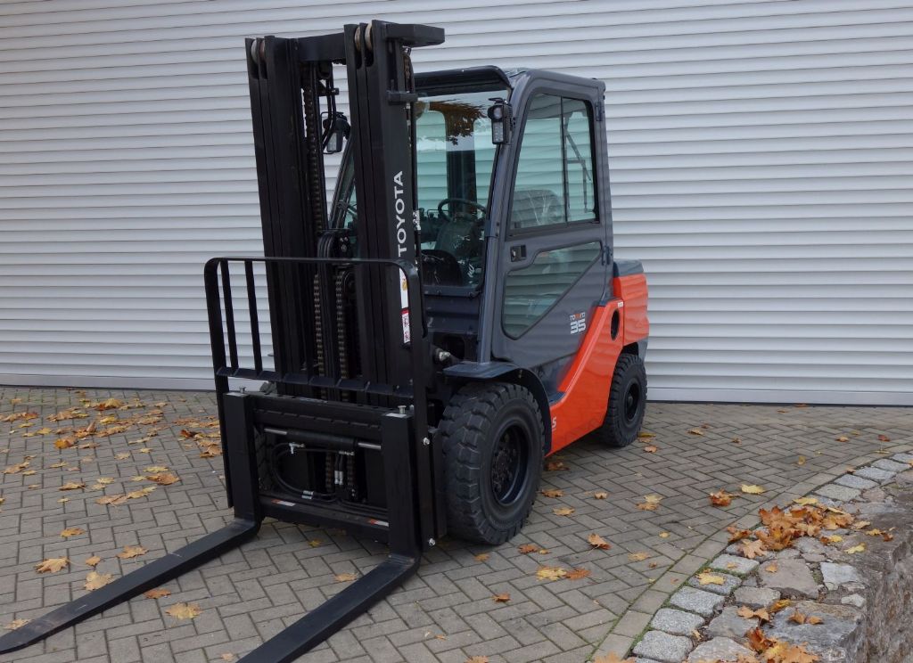 Toyota 8FDJF35 Dieselstapler kirchnerpartner.de