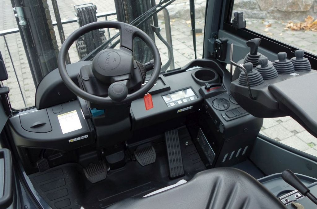 Toyota 8FDJF35 Dieselstapler kirchnerpartner.de