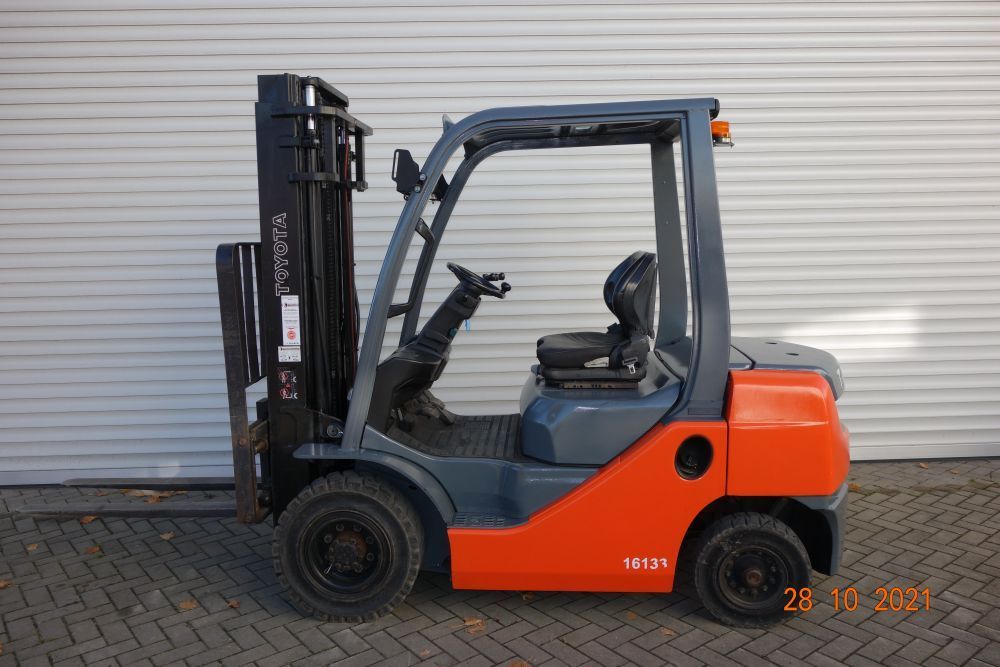Toyota 8FDF25 Dieselstapler kirchnerpartner.de