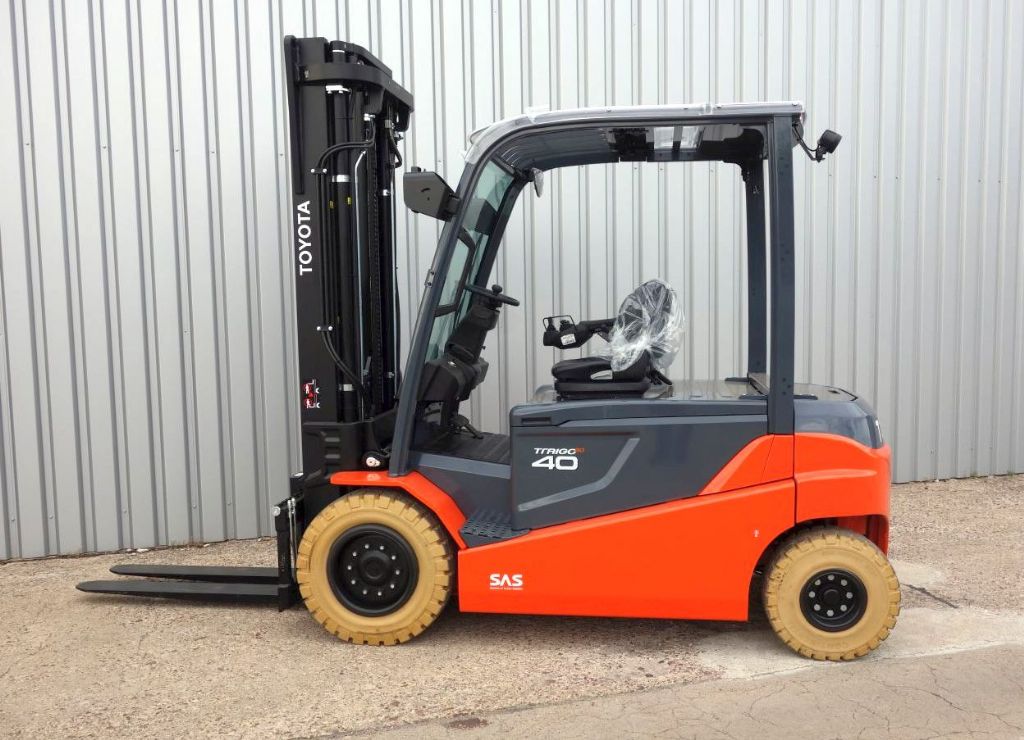 Toyota-8FBMT40-Elektro 4 Rad-Stapler www.kirchner-gabelstapler.de