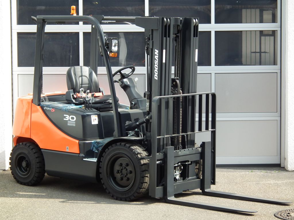 Doosan-D30S-5-Dieselstapler-www.kloz-stapler.de Doosan-D30S-5-Dieselstapler-www.kloz-stapler.de