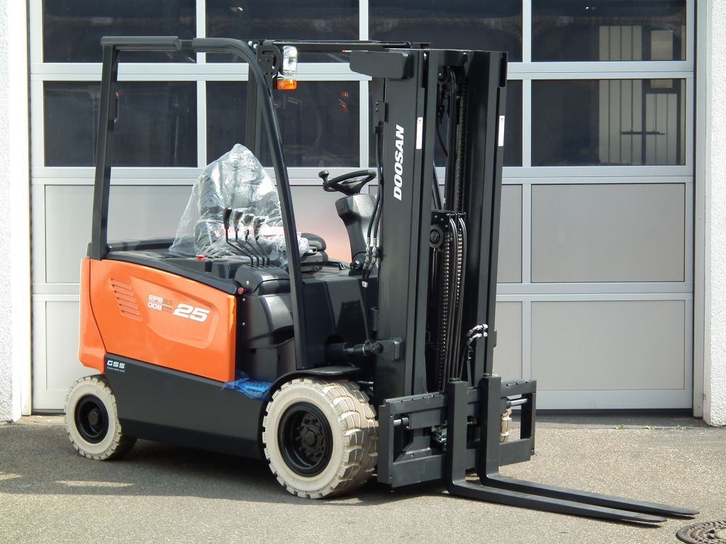 Doosan-B25X-7-Elektro 4 Rad-Stapler-www.kloz-stapler.de Doosan-B25X-7-Elektro 4 Rad-Stapler-www.kloz-stapler.de